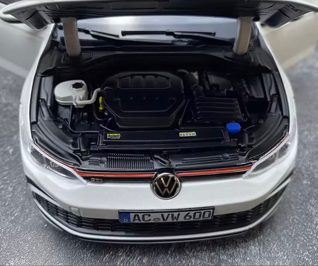 NOREV Volkswagen Golf 1/18スケールモデル