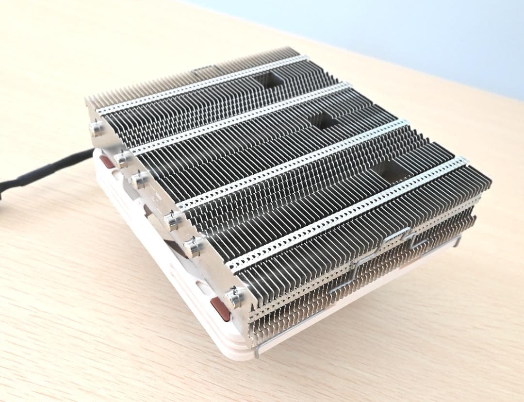 PC用ファン・クーラー nocture NH-L12Sx77 2つの顔を持つ全高77mmのボトムフローCPUクーラー、Noctua「NH-L12Sx77